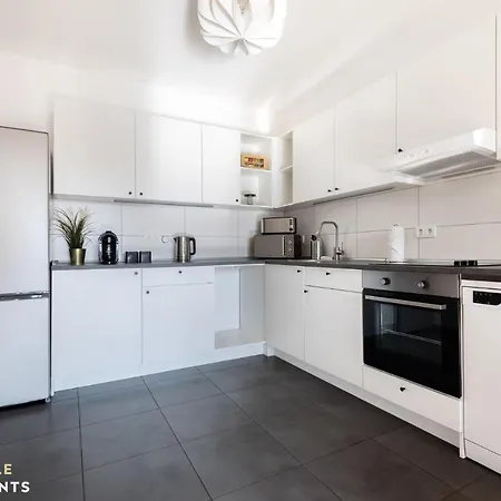 Pineapple - Zwinger Ii - 70qm - 1x Free Parking *